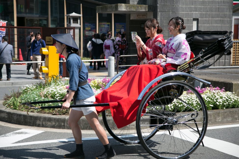 rickshaw-kimono-iStock-1127997694.jpg