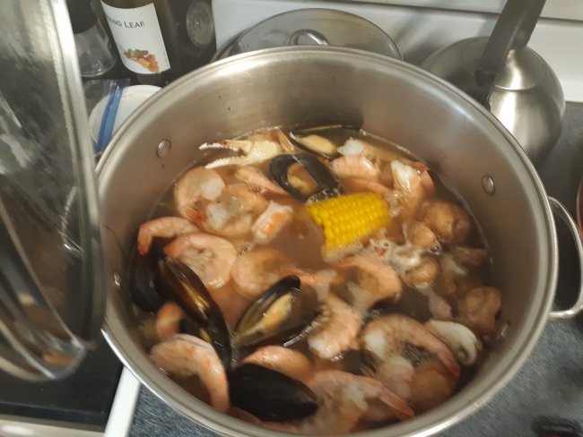 May 3 seafood boil (5).jpg