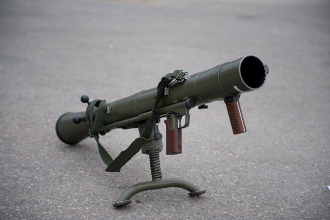 800px-Carl_Gustav_recoilless_rifle.jpg